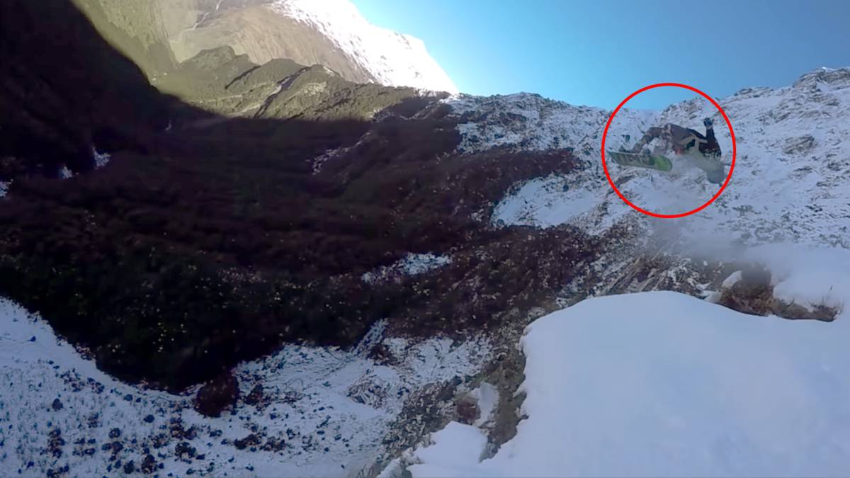 Backflip snowboard salto BASE James Dean nueva zelanda youtube