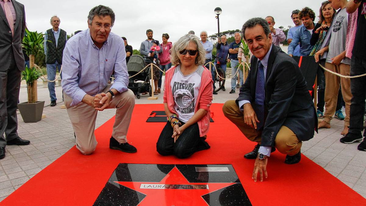 laura revuelta estrella paseo estrellas surf homenaje pionera surfin españa cantabria ribamontan al mar somo