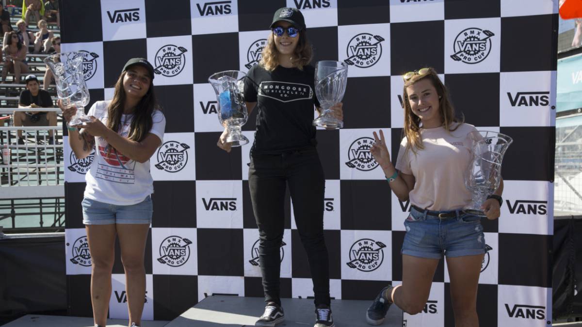 podio categoria femenina vans bmx pro cup huntington beach teresa fernandez miranda tercera