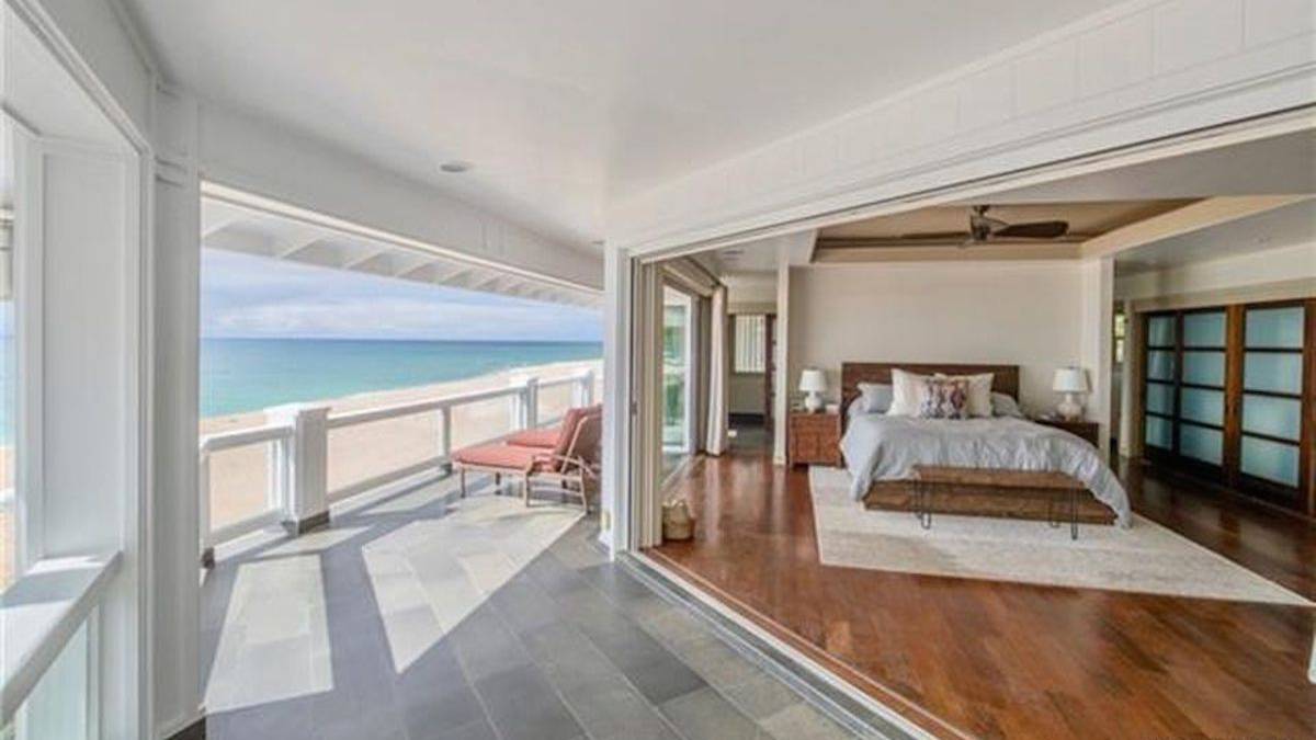dormitorio balcon playa mansion john john florence campeon mundo surf north shore oahu hawai venta parquet hamacas olas