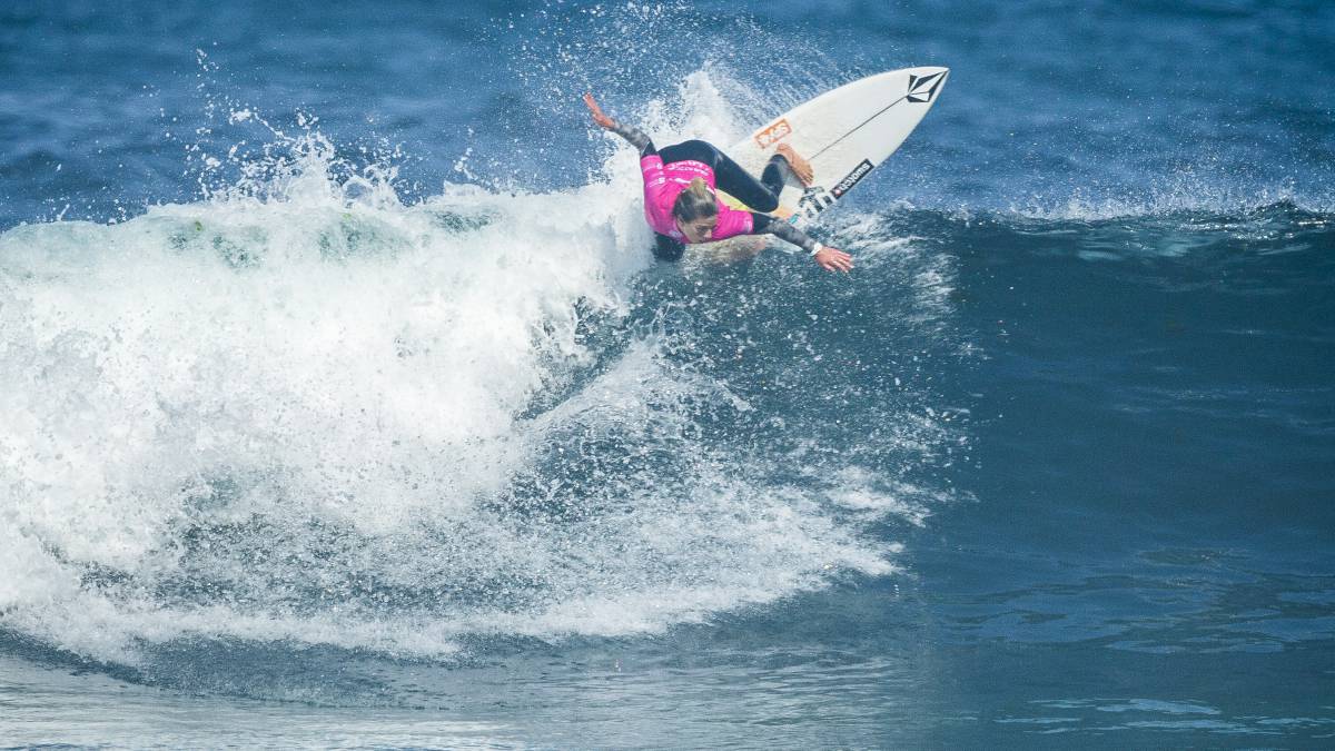 coco ho hawai cuartos final pull bear pantin classic galicia pro world surf league wsl qs qualifying series playa coruña licra rosa ola mar surfing femenino