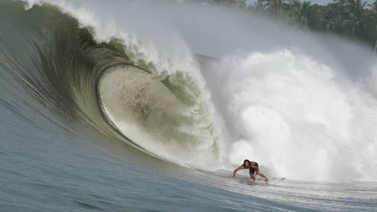 miguel blanco surf nias indonesia olas grandes portugues portugal