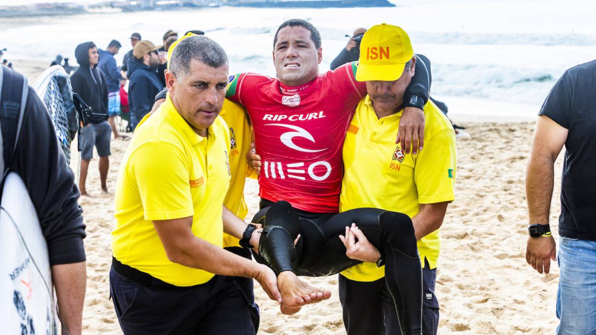 adriano souza lesion rodilla agua ronda 2 meo rip curl pro portugal peniche portugal