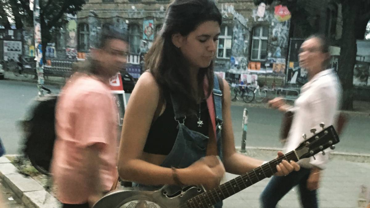 andrea benitez guitarra berlin skater española
