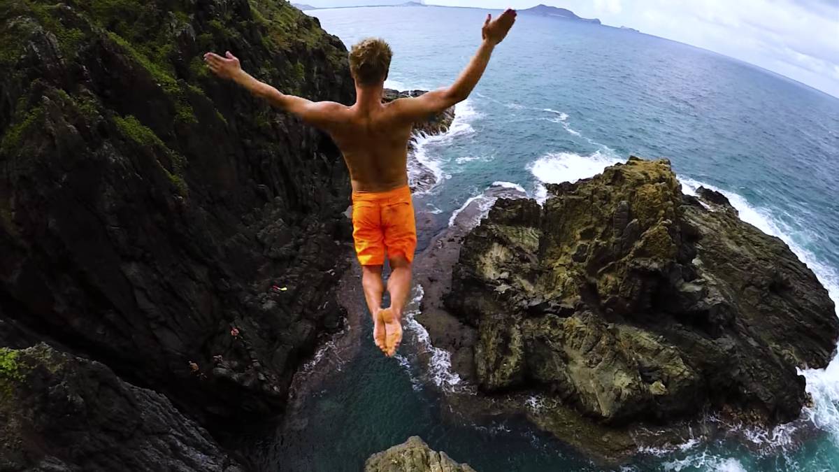 Cliff Jumping Hawái devin super tramp 8K