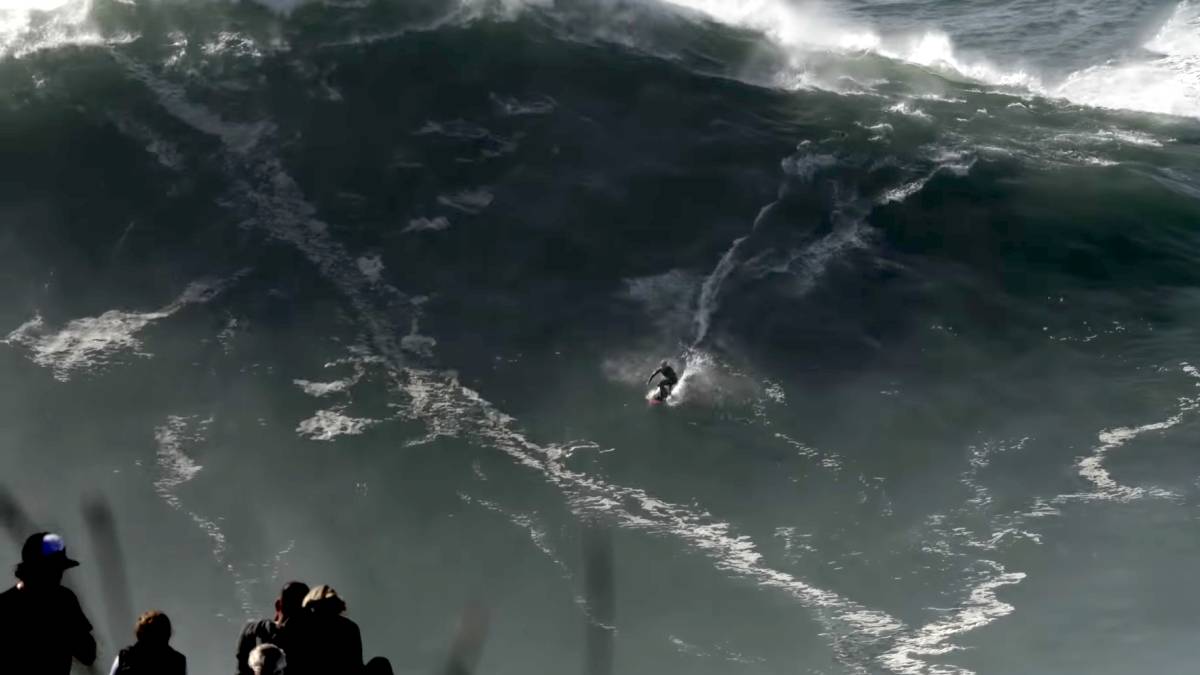 russell bierke ola gigante wipeout noviembre nazare portugal pedro miranda surf