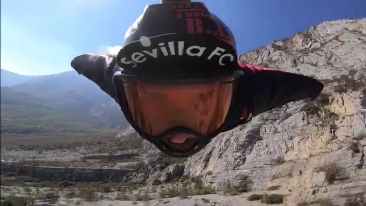 Juan Arenas, Sevilla FC salto BASE wingsuit
