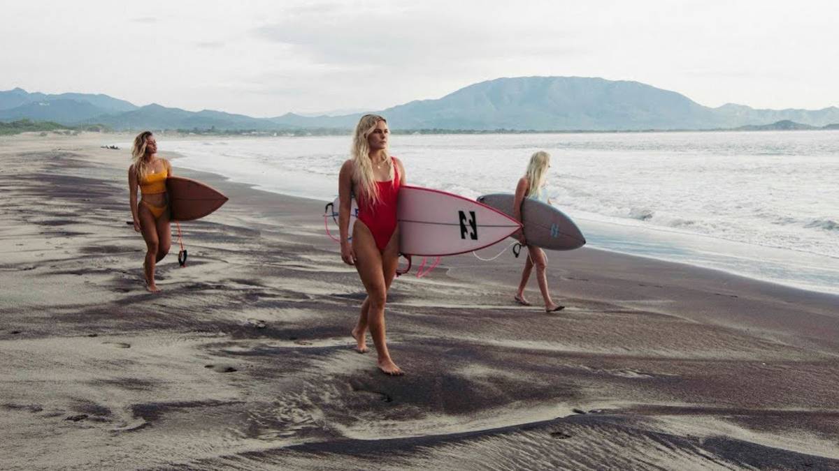 seekers of the sun team billabong surf alessa quizon felicity palmateer laura enever