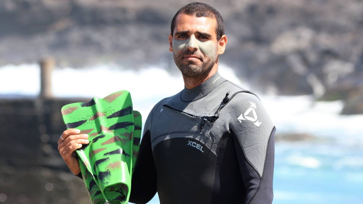 Ahmed Erraji, bodysurfer bodysurf aletas neopreno
