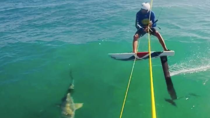 Alex Soto, Kitesurf kitesurfista Hydrofoil contra tiburón choque