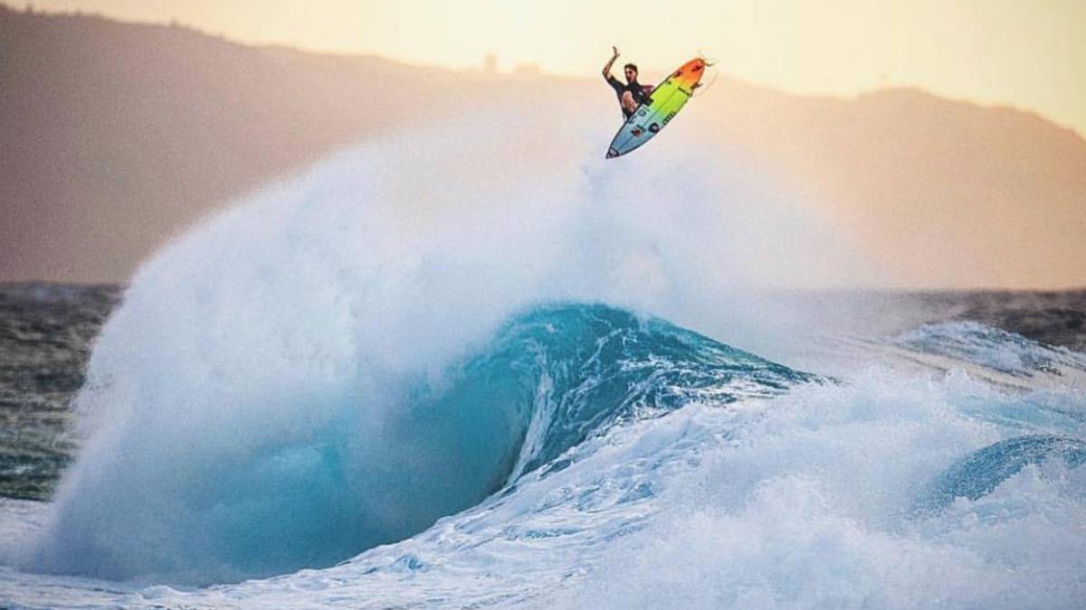 Gabriel medina surfista aéreo surf ola mar