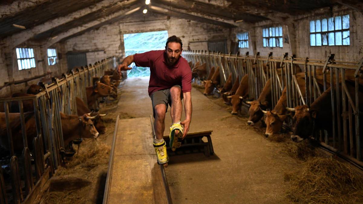 Pablo Pato, el ganadero que se convierte en rider de roller freestyle sin salir de su establo