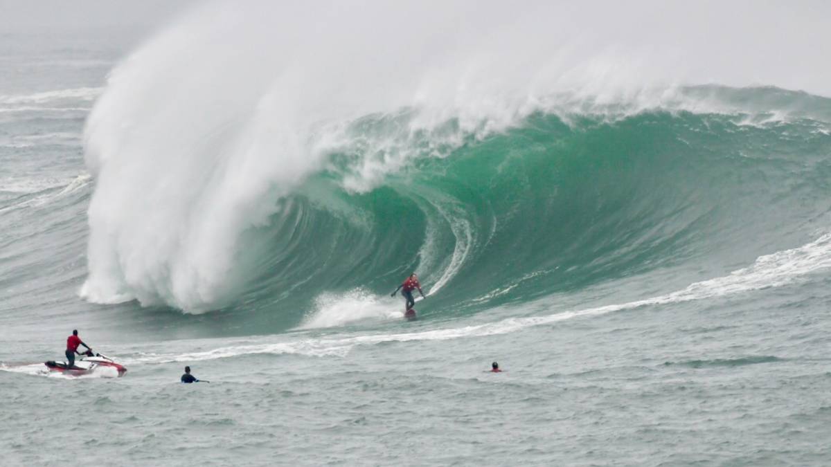 cedric gistos surf espectacular tubo panchorro illa pancha ribadeo lugo galicia jet ski joao de macedo