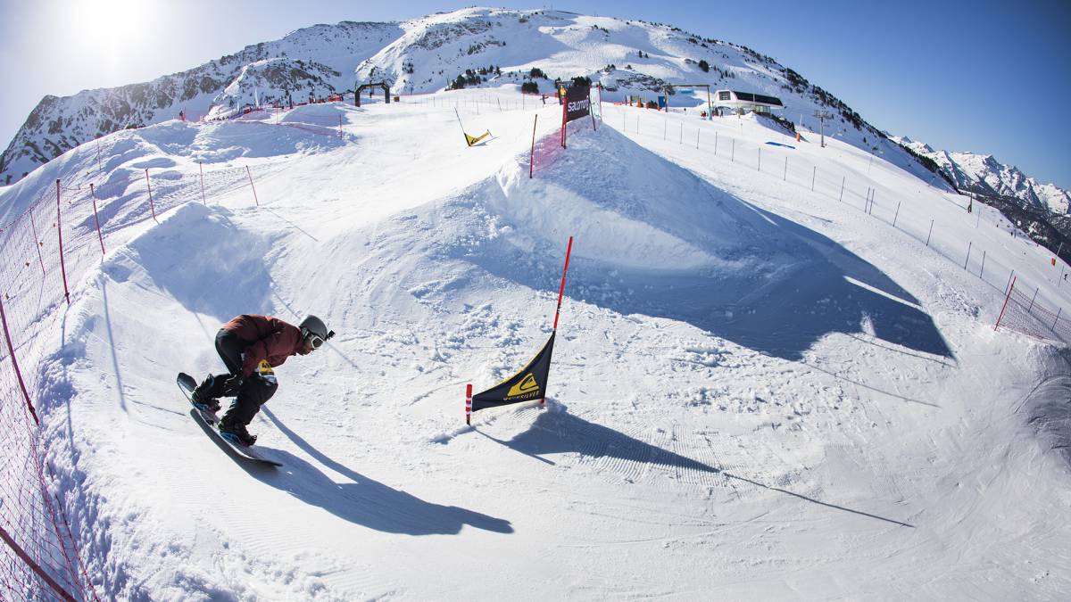 Competitividad y diversión en la 1ª Landing Snowboard Banked Slalom en Baqueira Beret