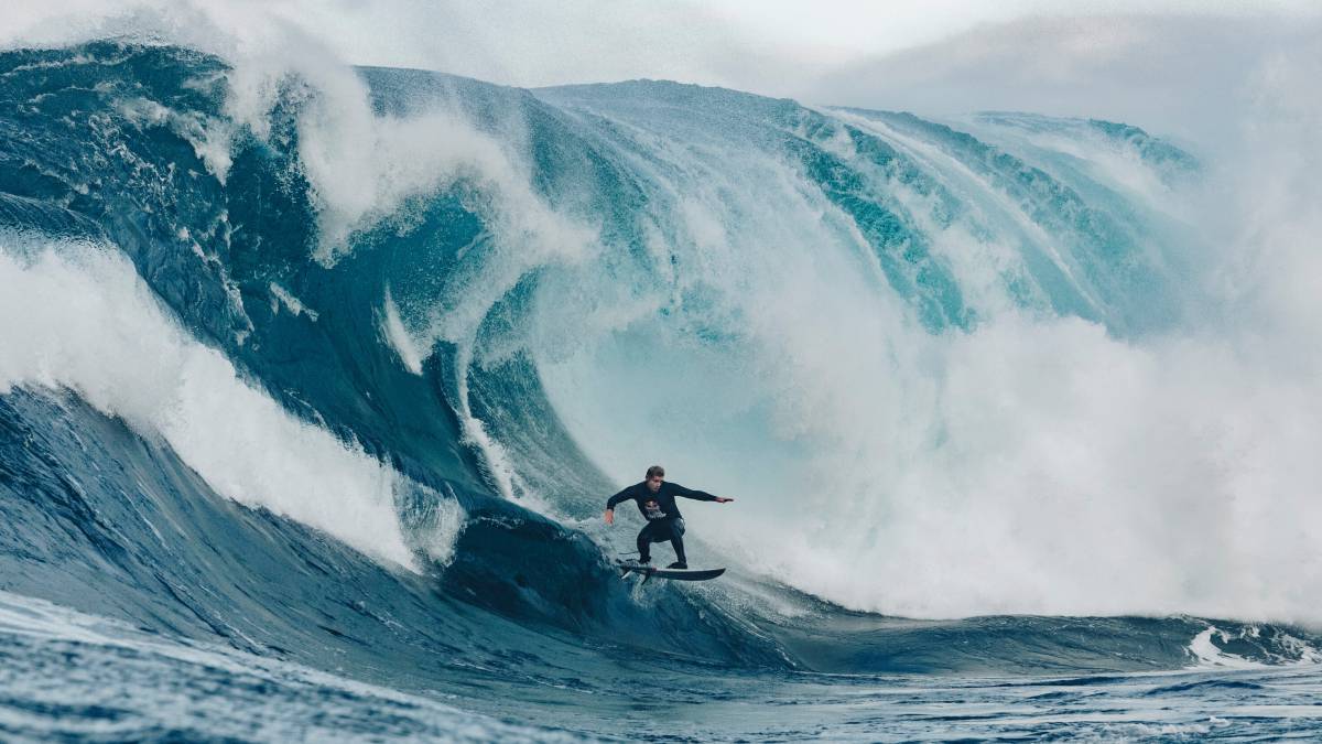 mick fanning surfeando ola slab mutante shipstern bluff tasmania australia red bull cape fear 2019