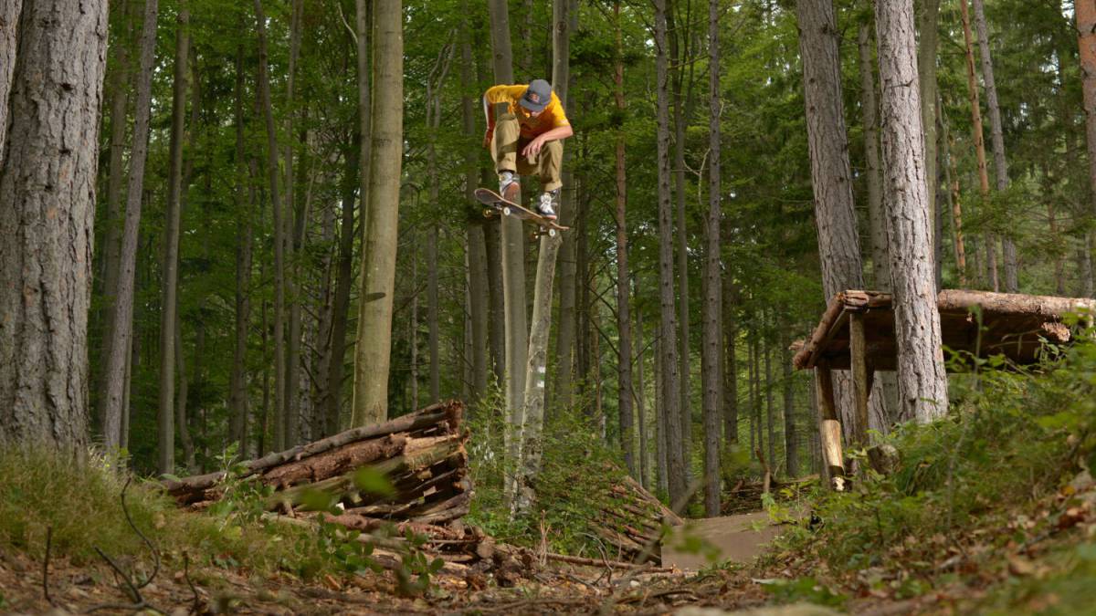 wheels on woods proyecto red bull skate downhill bosque