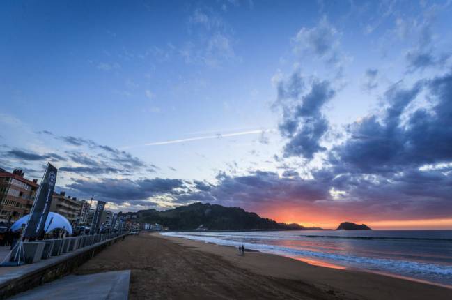 puesta sol playa pro zarautz wsl mejores playas españa pais vasco euskadi aprender surf