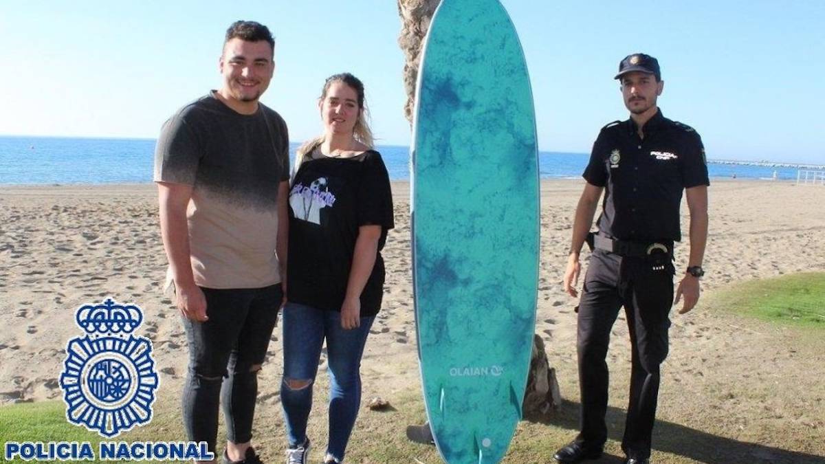 Un Policía Nacional fuera de servicio se convierte en un héroe gracias a su tabla de surf
