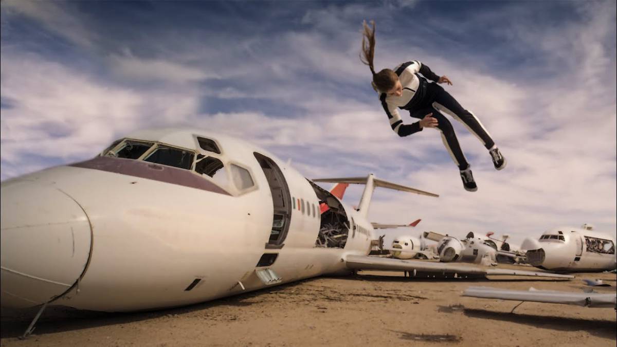 Elise Bickley parkour devin supertramp video youtube aviones