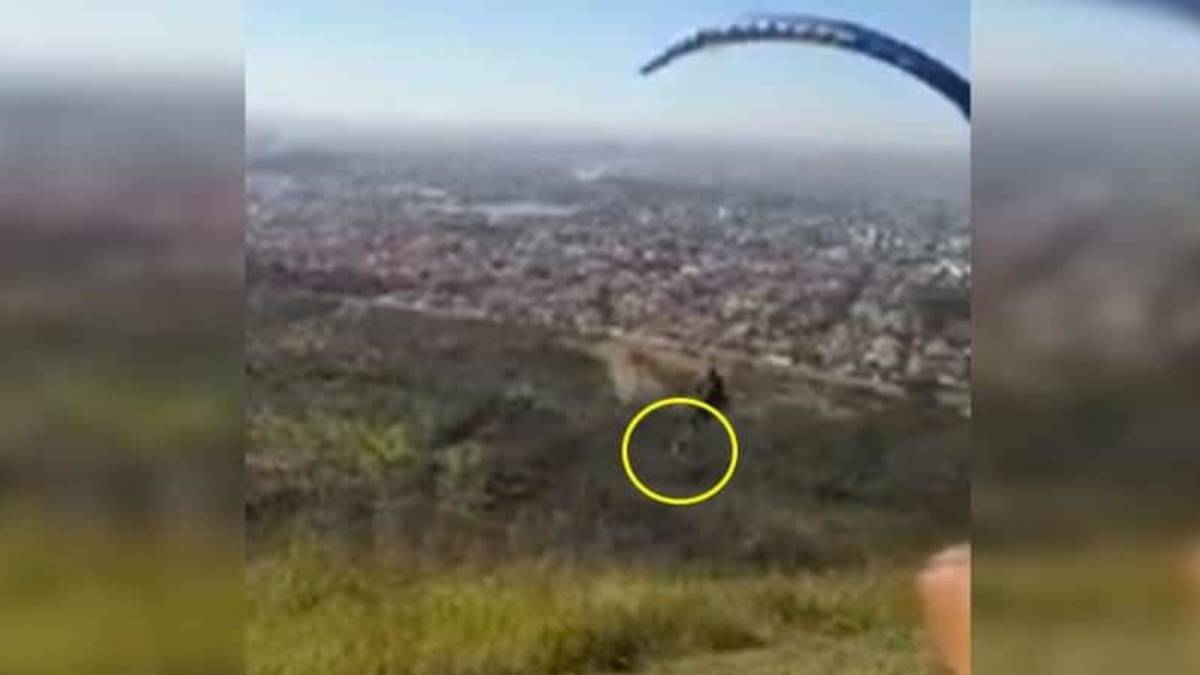 Un perro ataca y se cuelga de un parapente mientras despegaba en Sete Lagoas