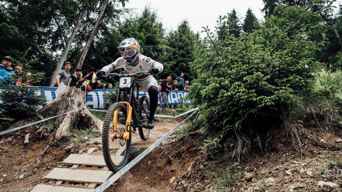 Loïc Bruni y Tracey Hannah se suben a lo alto del podio en Leogang