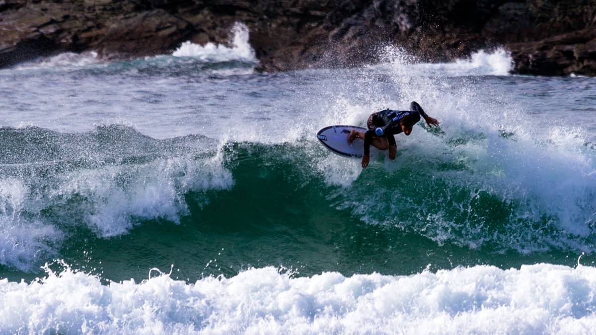 andyr criere surf surfeando licra azul playa pantin open galicia liga iberdrola fesurfing