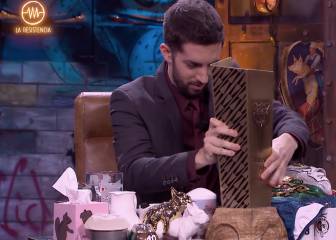 David Broncano rompe su taza más preciada al poner un trofeo de Jonathan Paredes