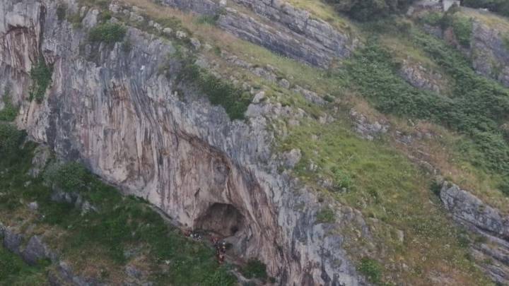 Las avispas asiáticas provocan un shock a una escaladora de 35 años en Cantabria