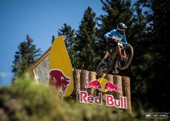 Copa del Mundo de DH: Amaury Pierron y Marine Cabirou se cuelgan el oro en Suiza