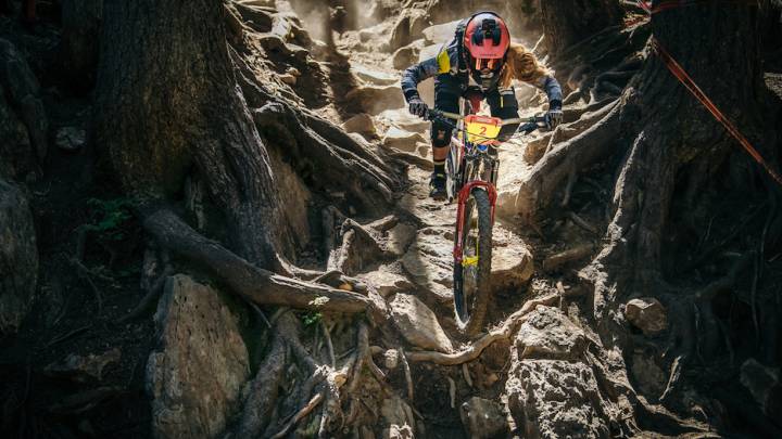 Enduro World Series: indiscutible victoria de Richie Rude e Isabeau Courdurier en Whistler