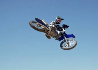 Jarryd McNeil comparte con su perro una sesión de saltos