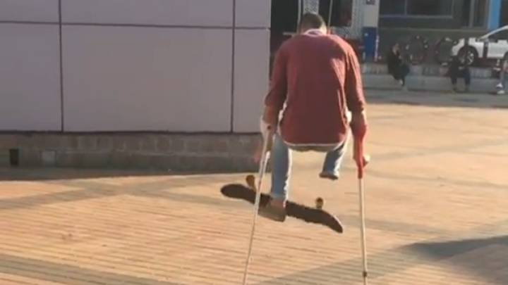 Un skater ruso se hace viral con su cuenta de Instagram patinando con un solo pie