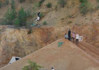 Bienve Aguado plancha el primer Tsunami Frontflip en MTB durante el Audi Nines