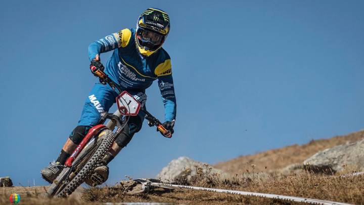 Enduro World Series: Sam Hill e Isabeau Courdurier, campeones