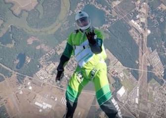 Así es la historia del chico que saltó sin paracaídas de un avión y salió ileso
