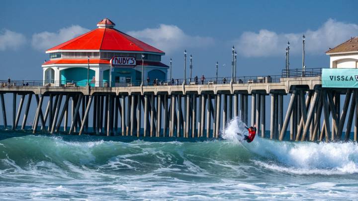 Adur Amatriaín y Jacobo Trigo avanzan a la ronda 3 del Mundial Junior de Surf