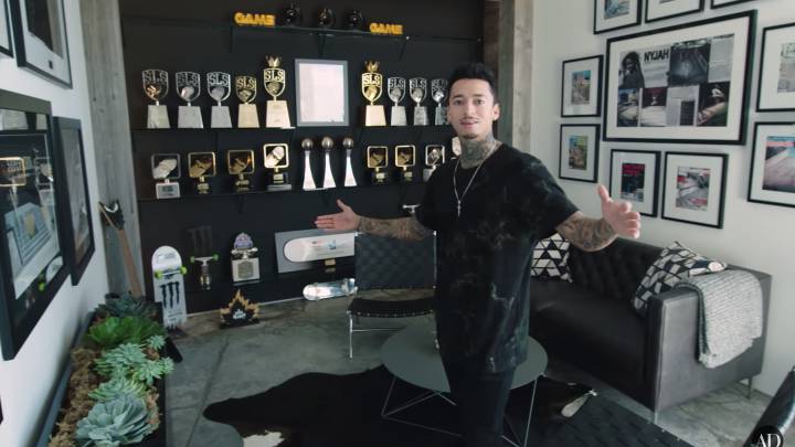 Nyjah Huston enseña su casa con sala de trofeos, juegos, gimnasio y el skatepark privado