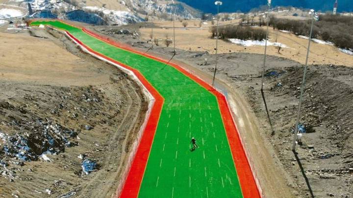 Rusia construye en Chechenia la pista más larga del mundo para esquiar sin nieve