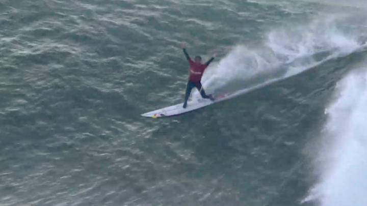 La ola gigante de un brasileño en el País Vasco, nominada a 'Ride of the year'