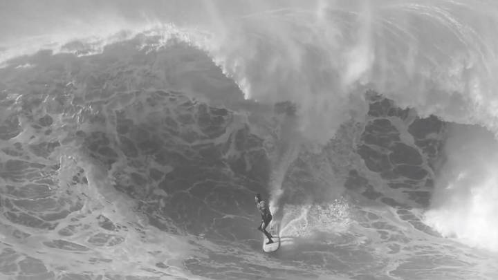 Stronger, un vídeo motivacional de surf para el confinamiento