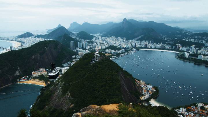Noè Font y Jerome Cloetens descubren la parte 'gris' de Rio de Janeiro