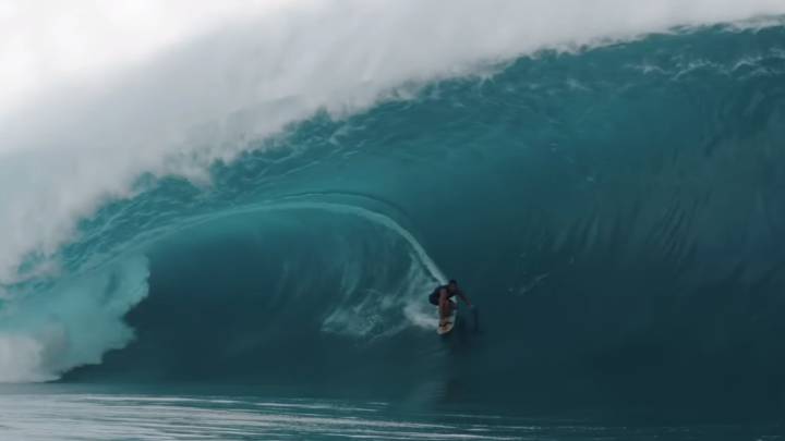 La cuarentena permite disfrutar de las bombas de Teahupoo en exclusiva para los locales