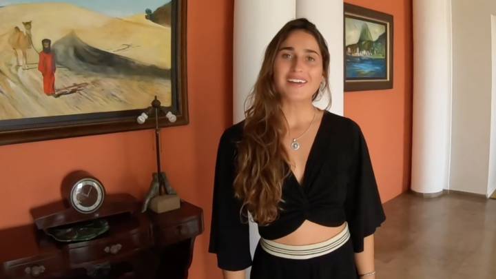 La surfista de olas grandes Michelle des Buillons enseña su casa en Copacabana