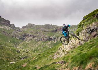 Helibike en los Pirineos en el nuevo capítulo de Not far from home