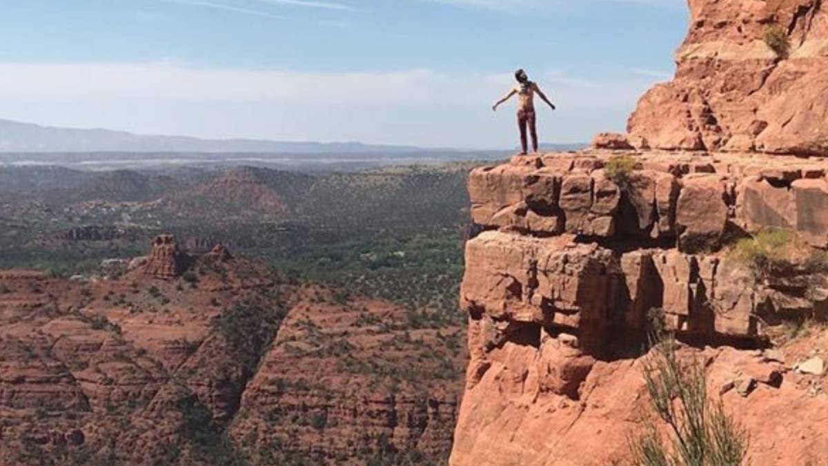 Cae por un precipicio tras publicar una foto en Instagram en un acantilado