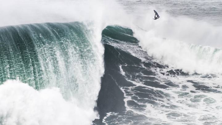 Así es "El día después" en el surf entre olas gigantes de Nazaré
