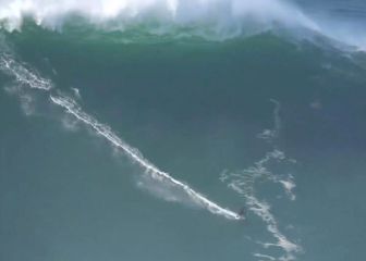 Sebastian Steudtner surfea la bomba del día en Nazaré