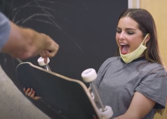Tony Hawk sorprende a la estrella de TikTok Addison Rae