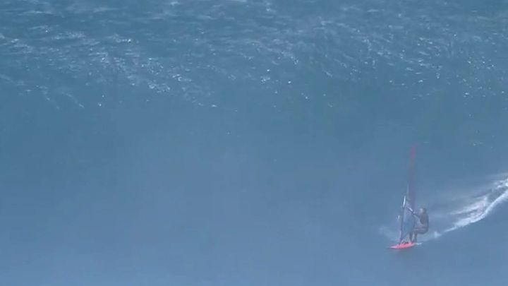 La ola más grande en windsurf: 10,97 metros en Jaws
