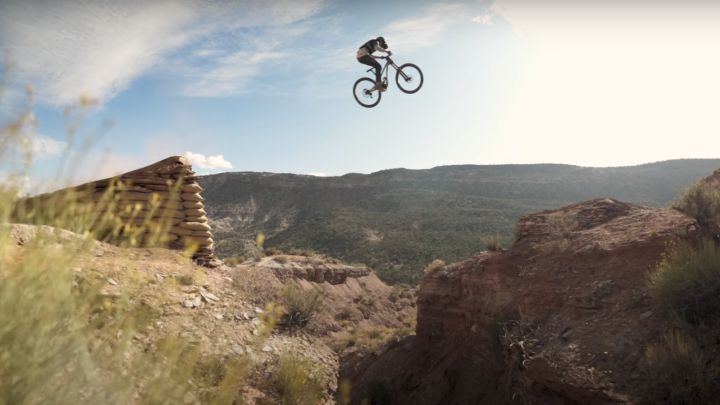 Las nuevas generaciones del MTB suben con el cuchillo entre los dientes